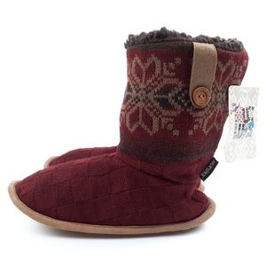 Muk Luks Radicchio Womens 9 - 10 Boots Knit Shoes Acrylic Slippers Fair Isle Red